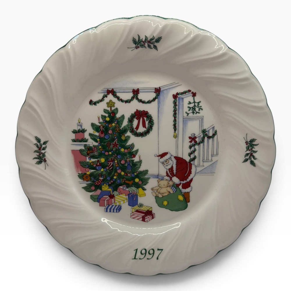 Nikko Deck The Halls 1997 Fifth Edition Collector Plate Santa Christmas Tree 10"